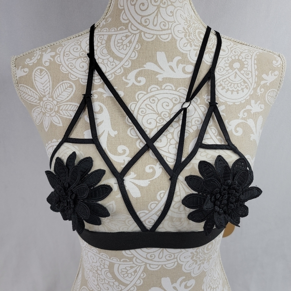 NWT Emory Park sheer caged strappy crochet flower bralette